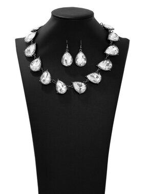 NWT Mystique Paparazzi Zi Necklace